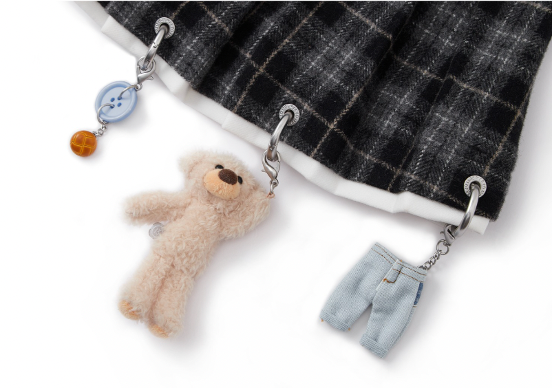 13DE MARZO Clothes Hanger Pleated Skirt - 13DE MARZO