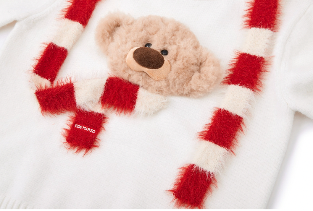 13DE MARZO Bear Thin Scarf Sweater White - 13DE MARZO