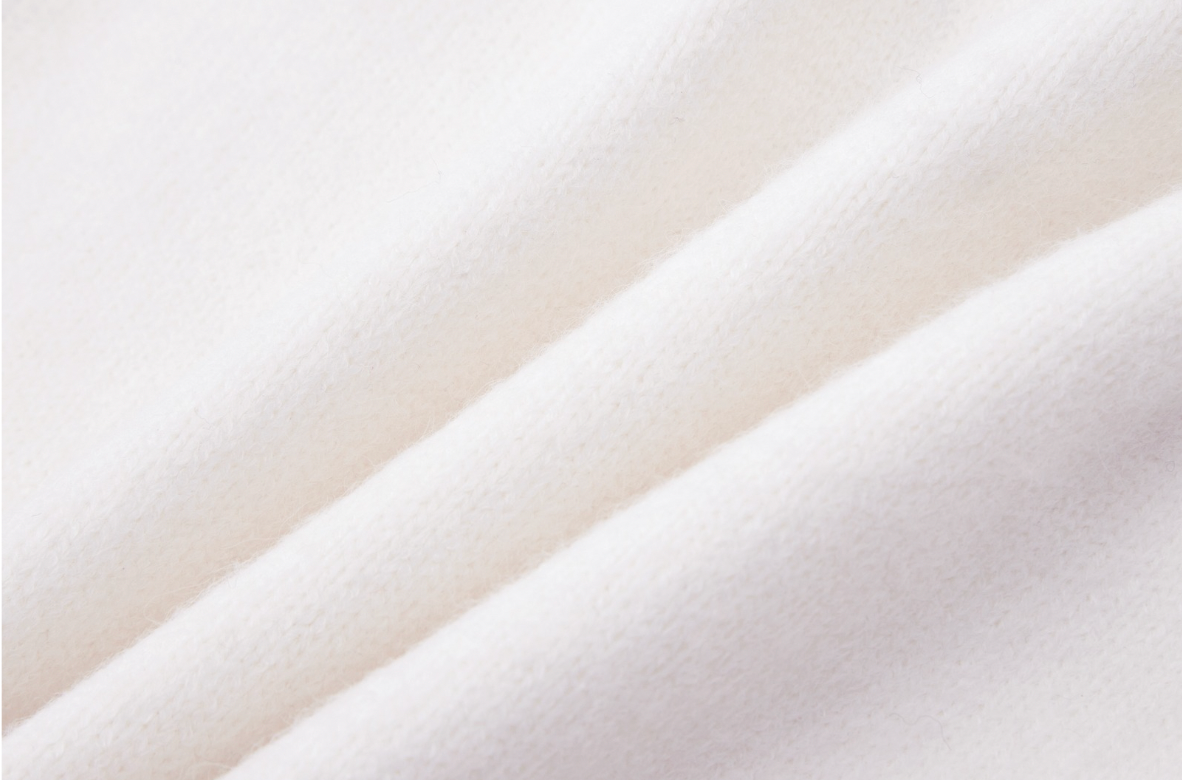 13DE MARZO Bear Thin Scarf Sweater White - 13DE MARZO