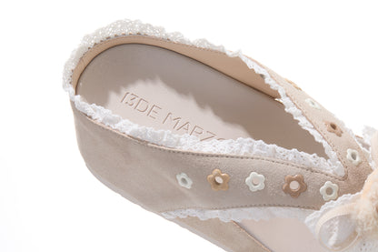 13DE MARZO Mini Bear Lace Trimmed Flip Flops Sand