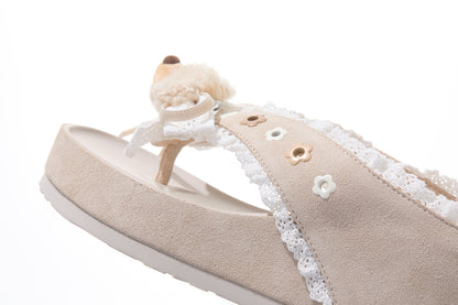 13DE MARZO Mini Bear Lace Trimmed Flip Flops Sand