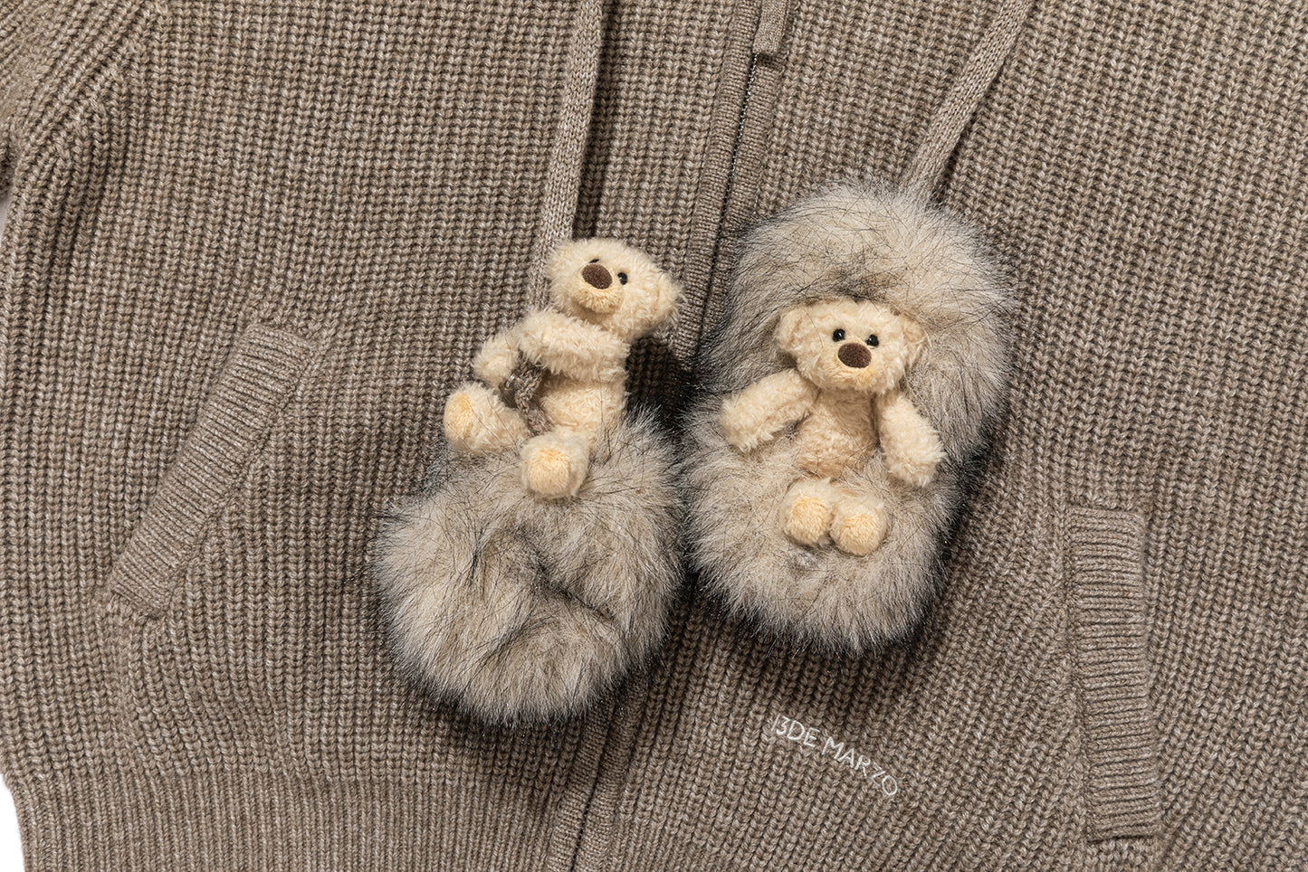 13DE MARZO Pom-pom Bear Fur Collar Knit Sweater Khaki