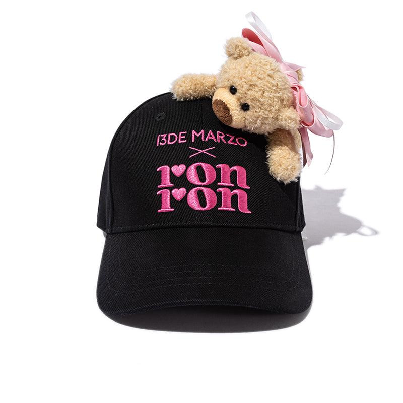 13DE MARZO RONRON Bear Ribbon Cap - 13DE MARZO