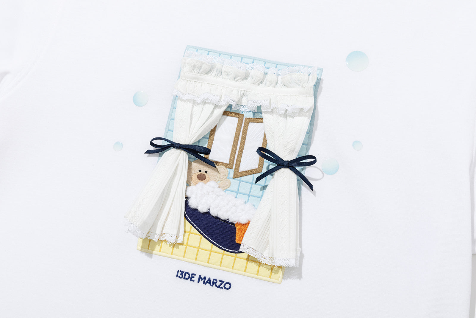 13DE MARZO Patchwork Bear Bath Scene T-shirt White - 13DE MARZO