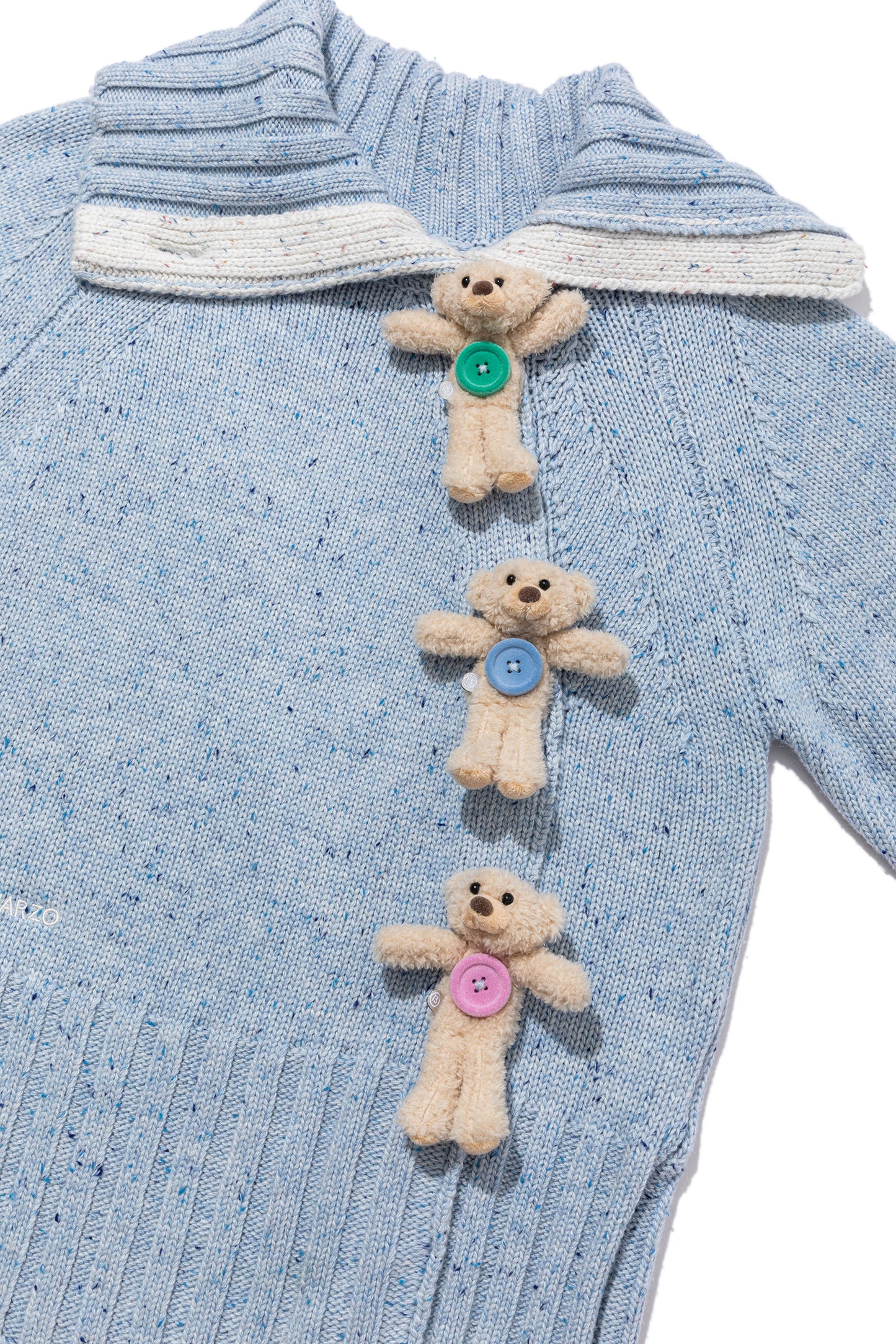 13DE MARZO Button Bear Slant Collar Sweater Blue