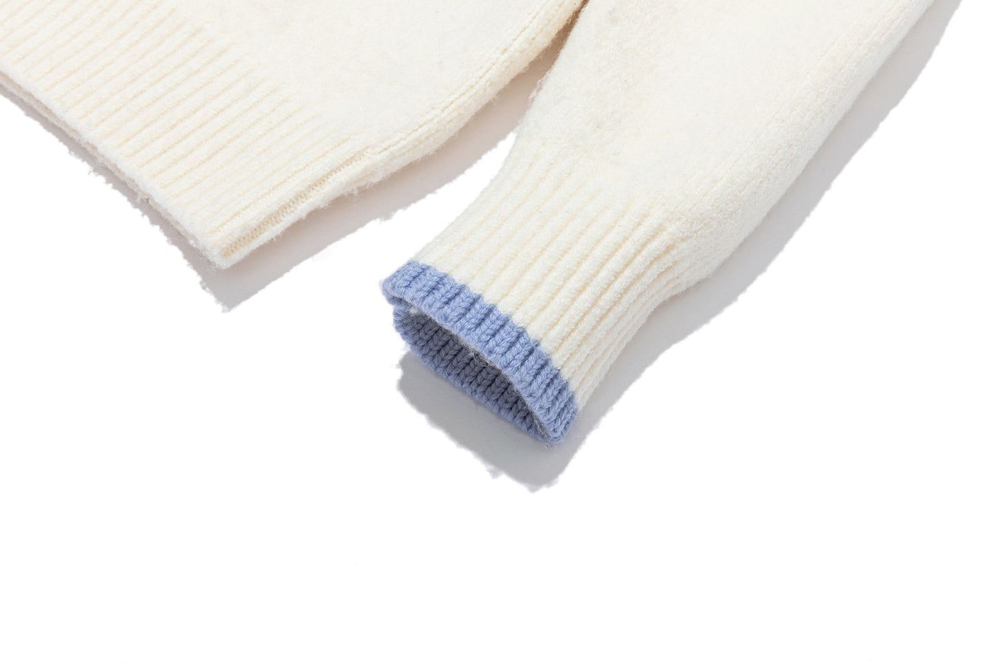 13DE MARZO Marzo Valley Cape Sweater White