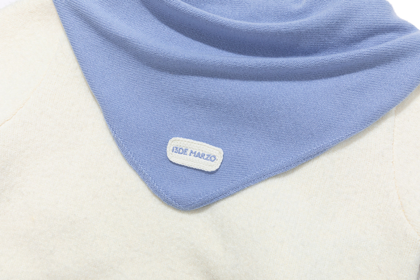 13DE MARZO Marzo Valley Cape Sweater White