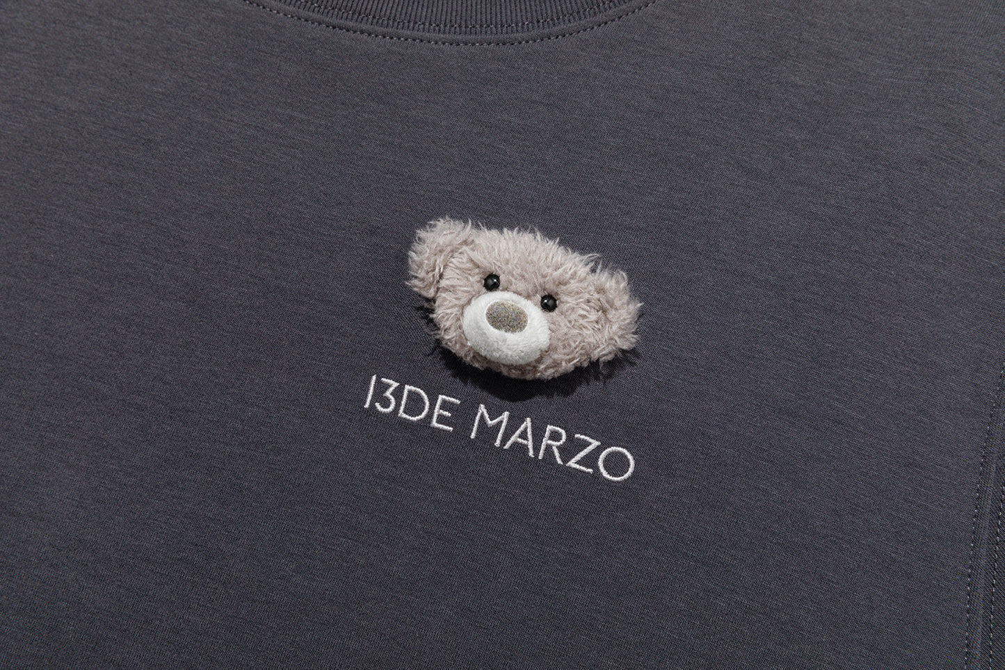 13DE MARZO Mini Bear Crewneck T-shirt Dark Grey