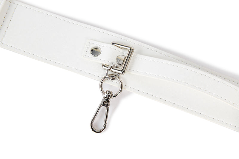 13DE MARZO Hook Buckle Belt Bag White