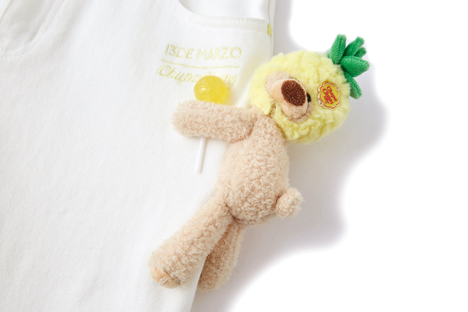 13DE MARZO Bear Slim-Fit Jeans White - 13DE MARZO