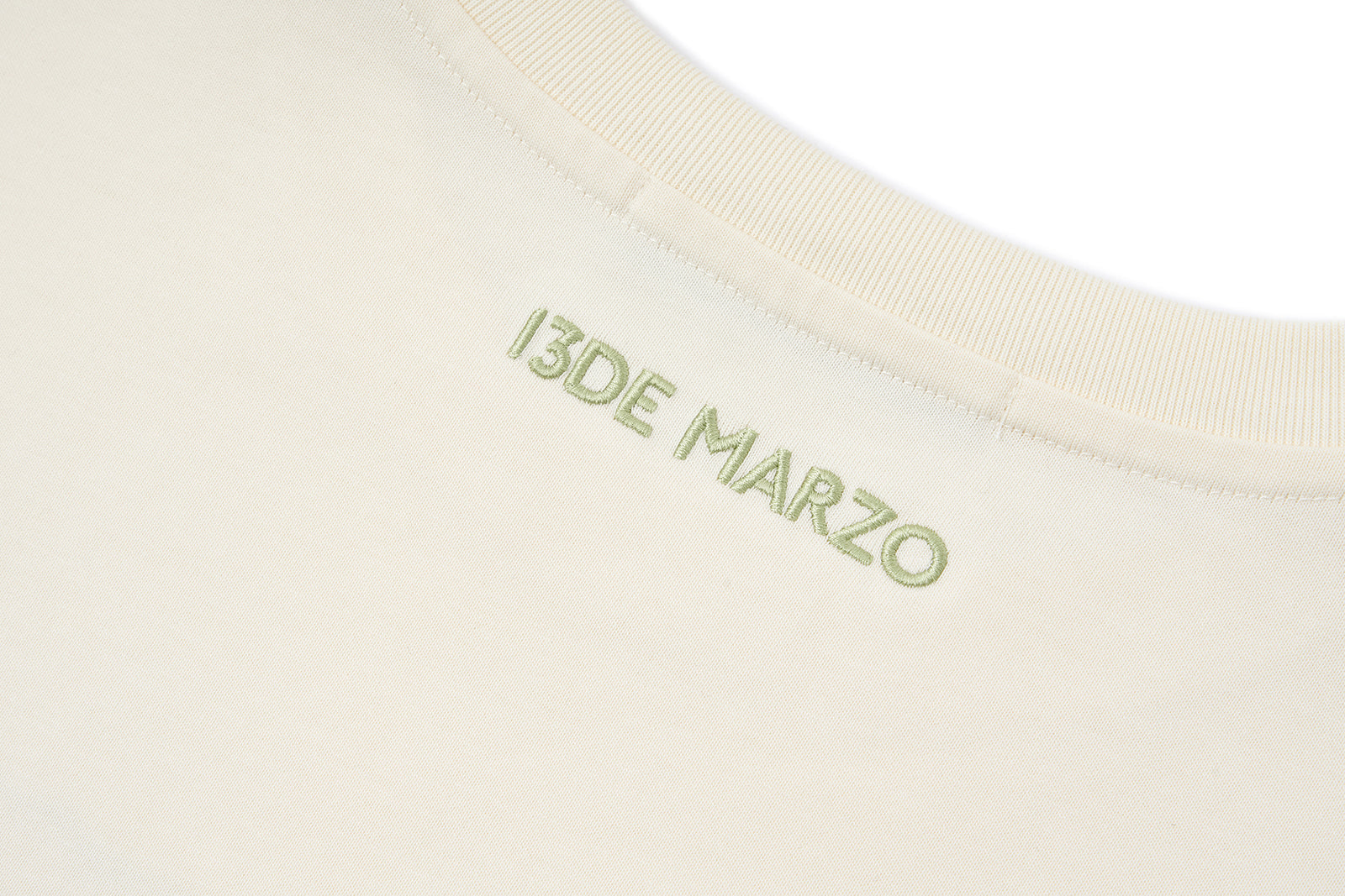 13DE MARZO Manor Party Illustration T-shirt - 13DE MARZO