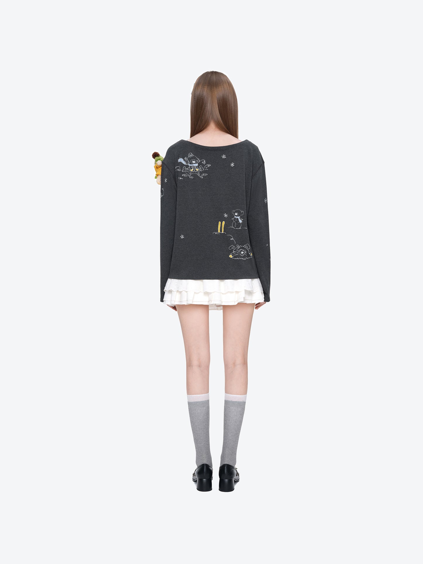13DE MARZO Graffiti Snow Bear Off Shoulder T-shirt Dark Grey