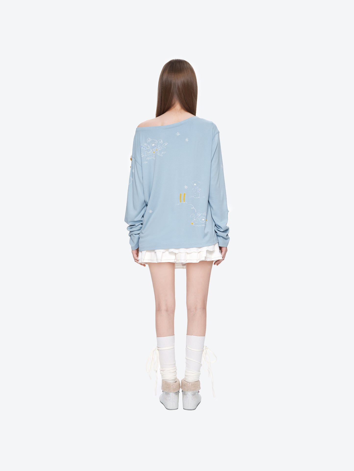 13DE MARZO Graffiti Snow Bear Off Shoulder T-shirt Blue
