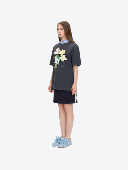 13DE MARZO Bear Offering Flowers 3D T-shirt Dark Grey - 13DE MARZO