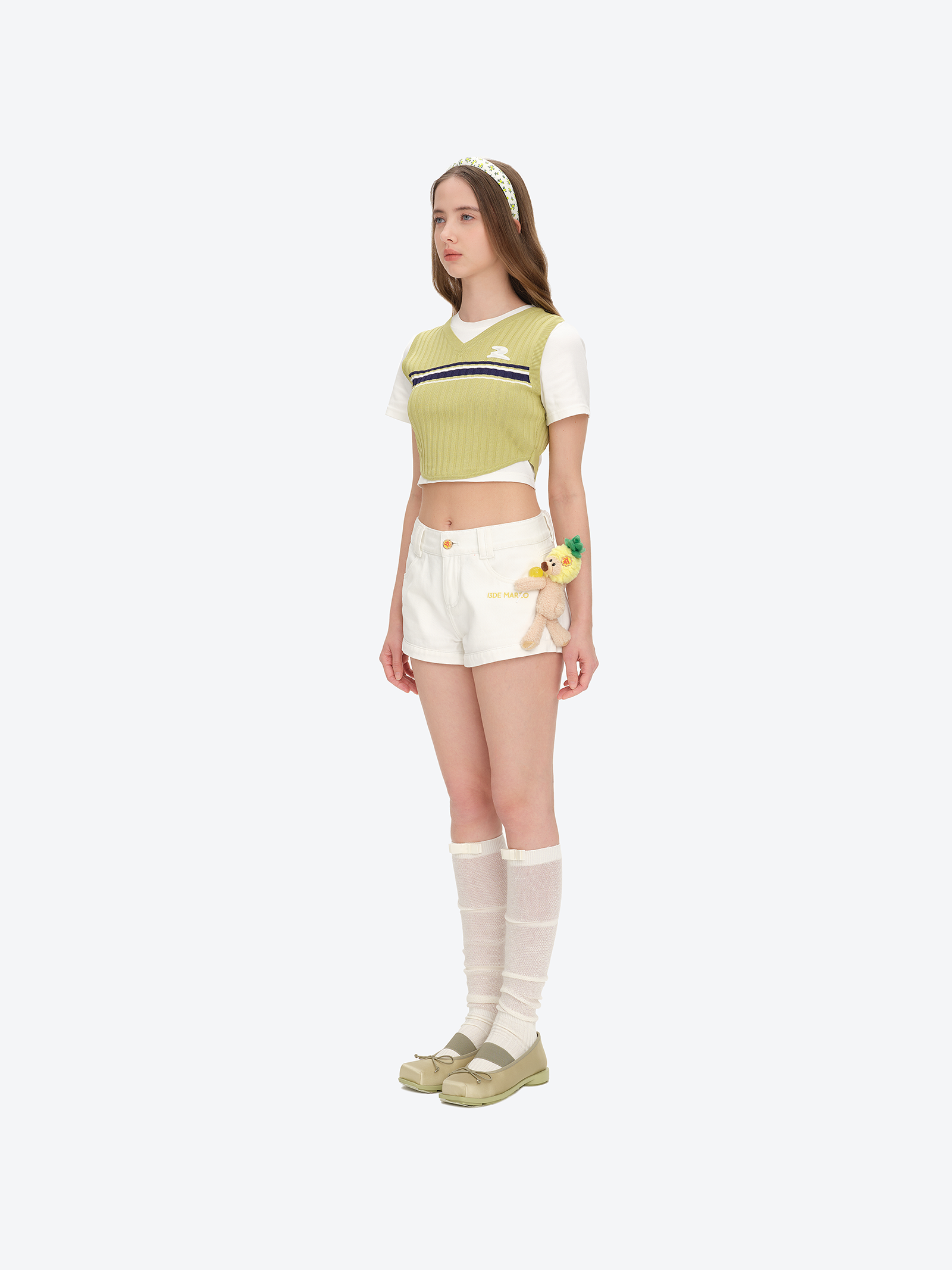 13DE MARZO Lollipop V-Waist Slim-Fit Shorts White - 13DE MARZO