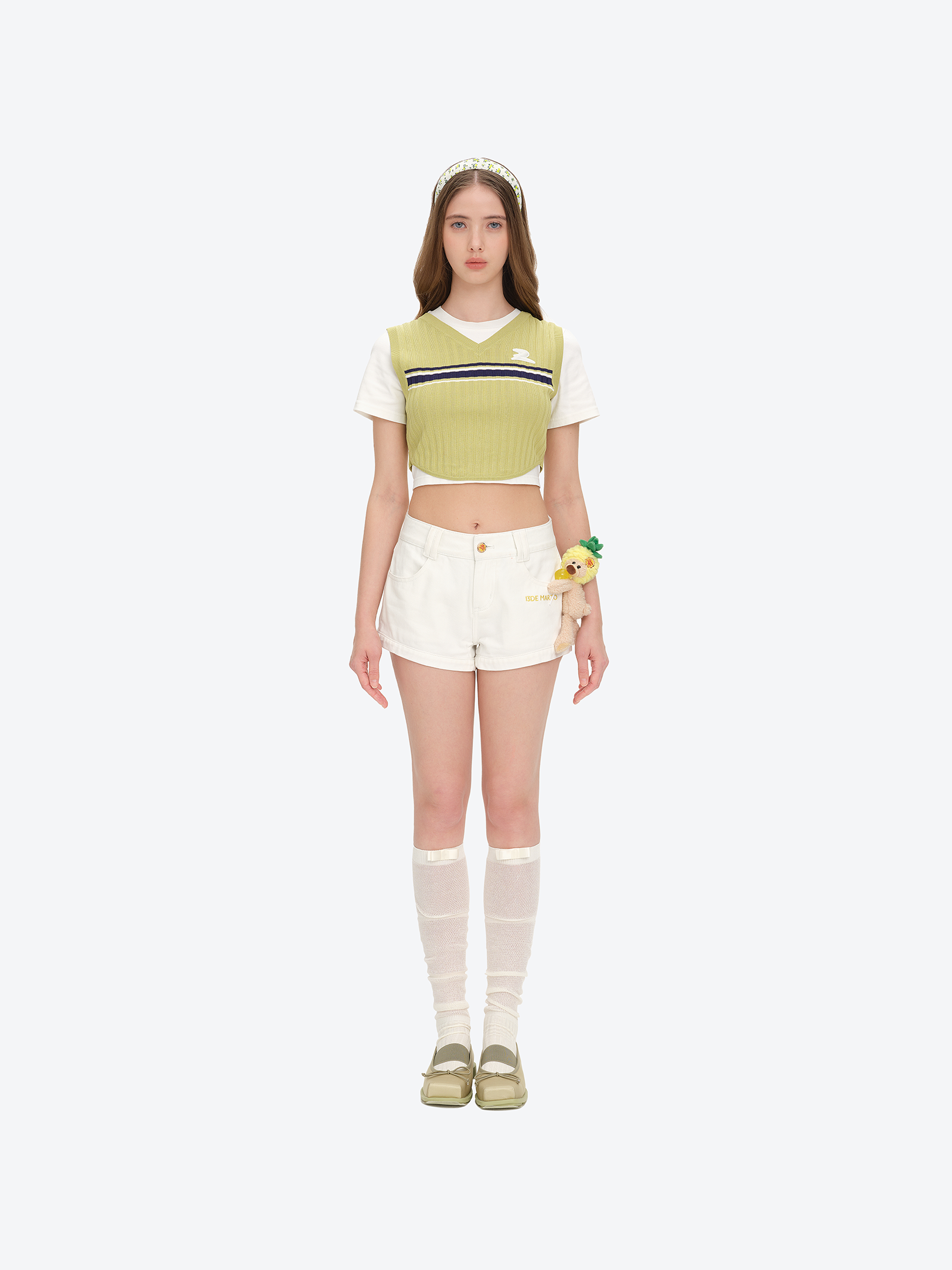 13DE MARZO Lollipop V-Waist Slim-Fit Shorts White - 13DE MARZO