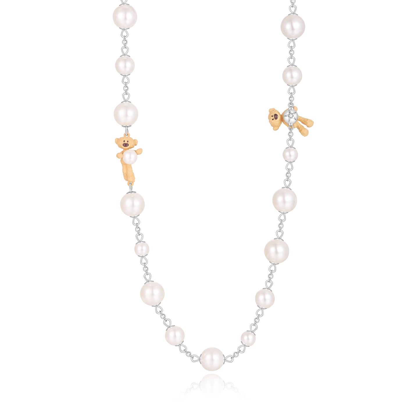 13DE MARZO Bear Hugging Pearl Necklace